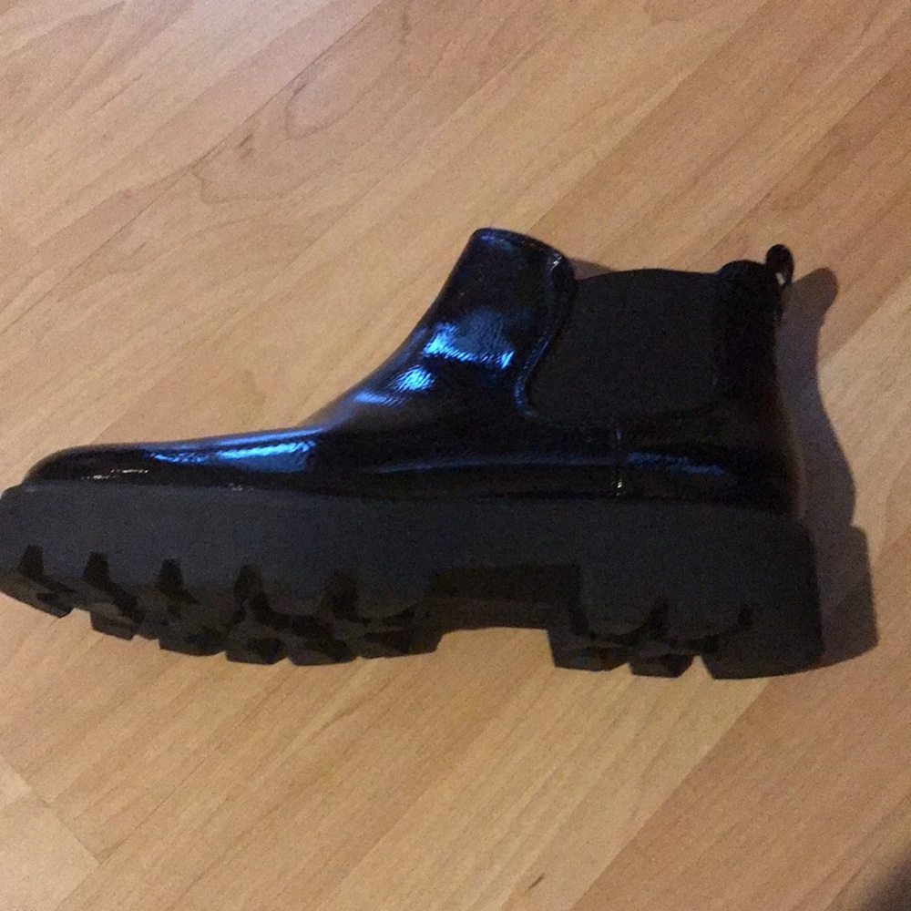 FRANCO SARTO  black patent leather side zip ankle boot like new Size 8.5